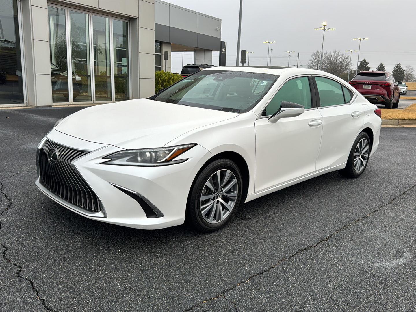 2021 Lexus ES 350's photo