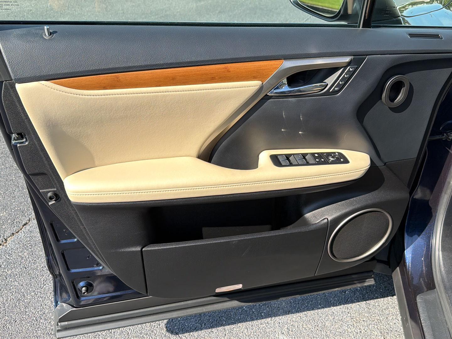 2022 Lexus RX Hybrid 450h - Photo 16