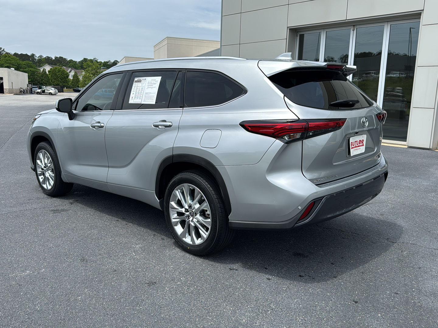 Image 3 of 2023 Toyota Highlander Limited SUV