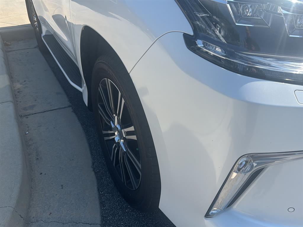2020 Lexus LX 570 Three-Row photo 2