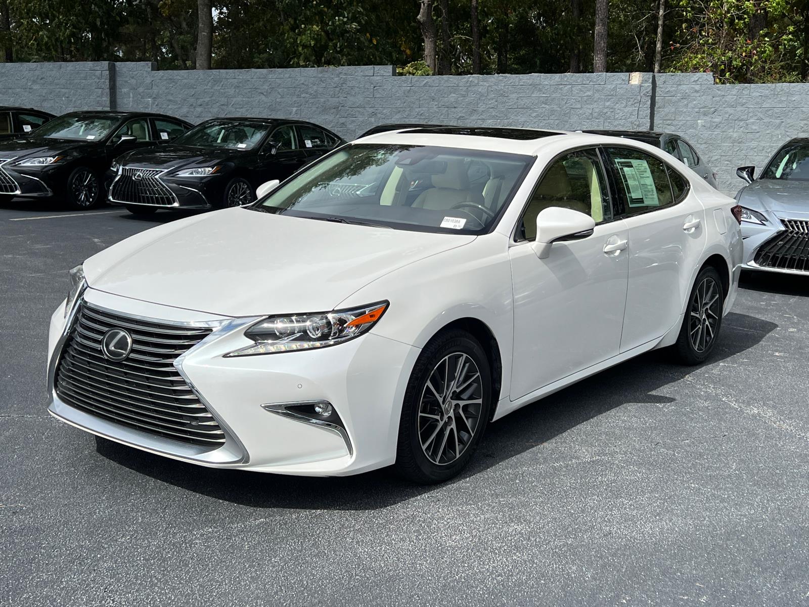 2016 Lexus ES 350 photo 2