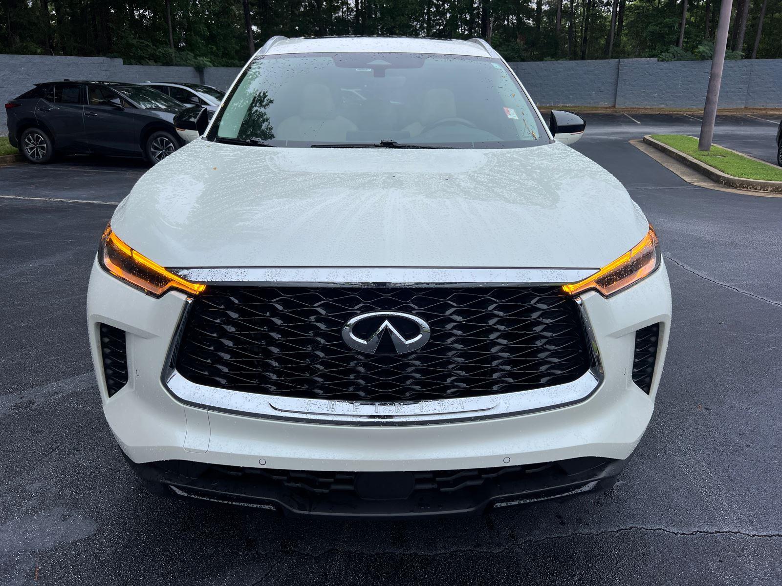 2023 Infiniti QX60 Luxe photo 3