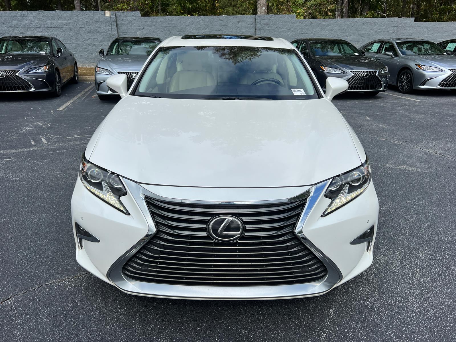 2016 Lexus ES 350 photo 3