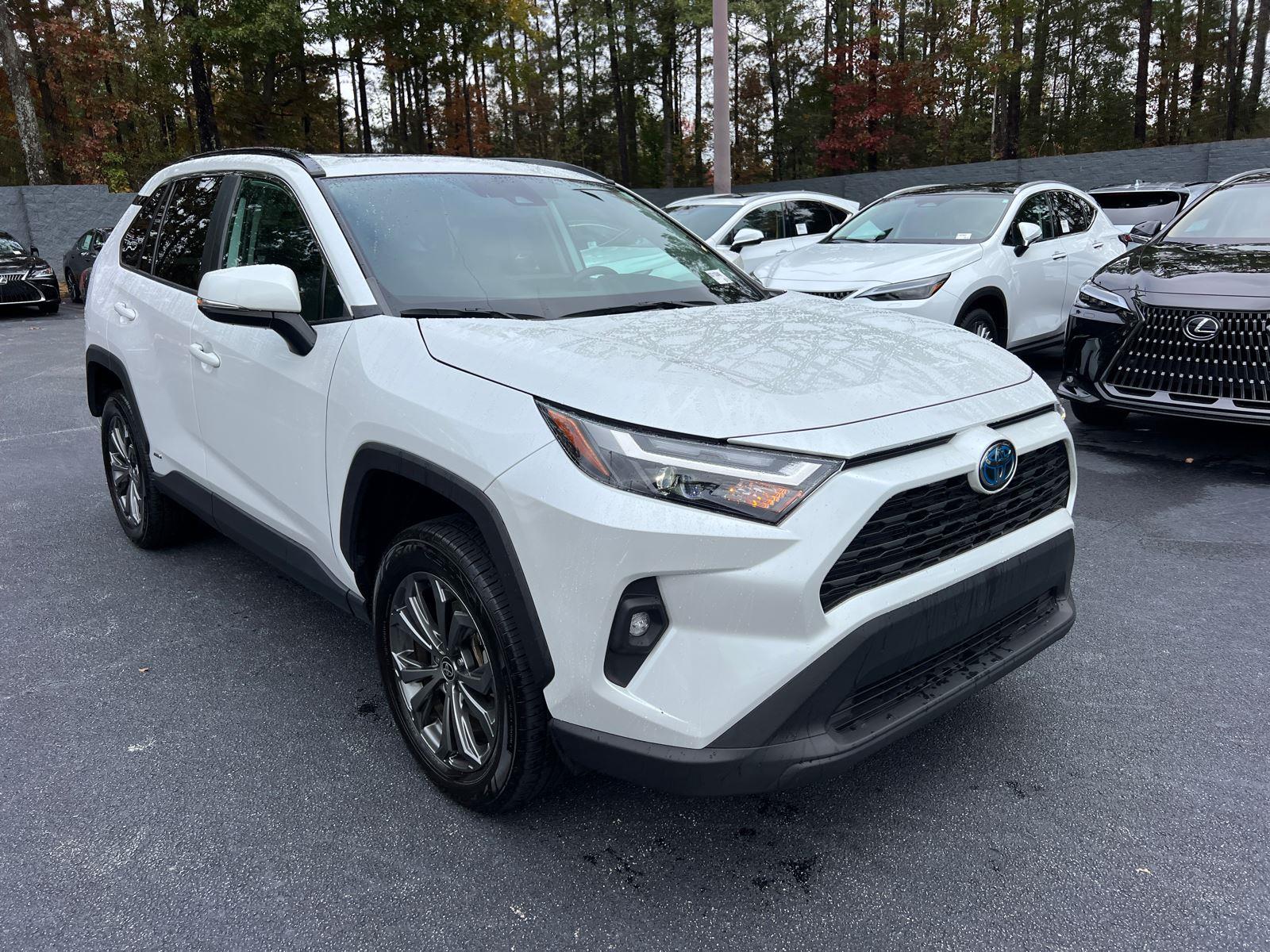2023 Toyota RAV4 Hybrid XLE Premium photo 4