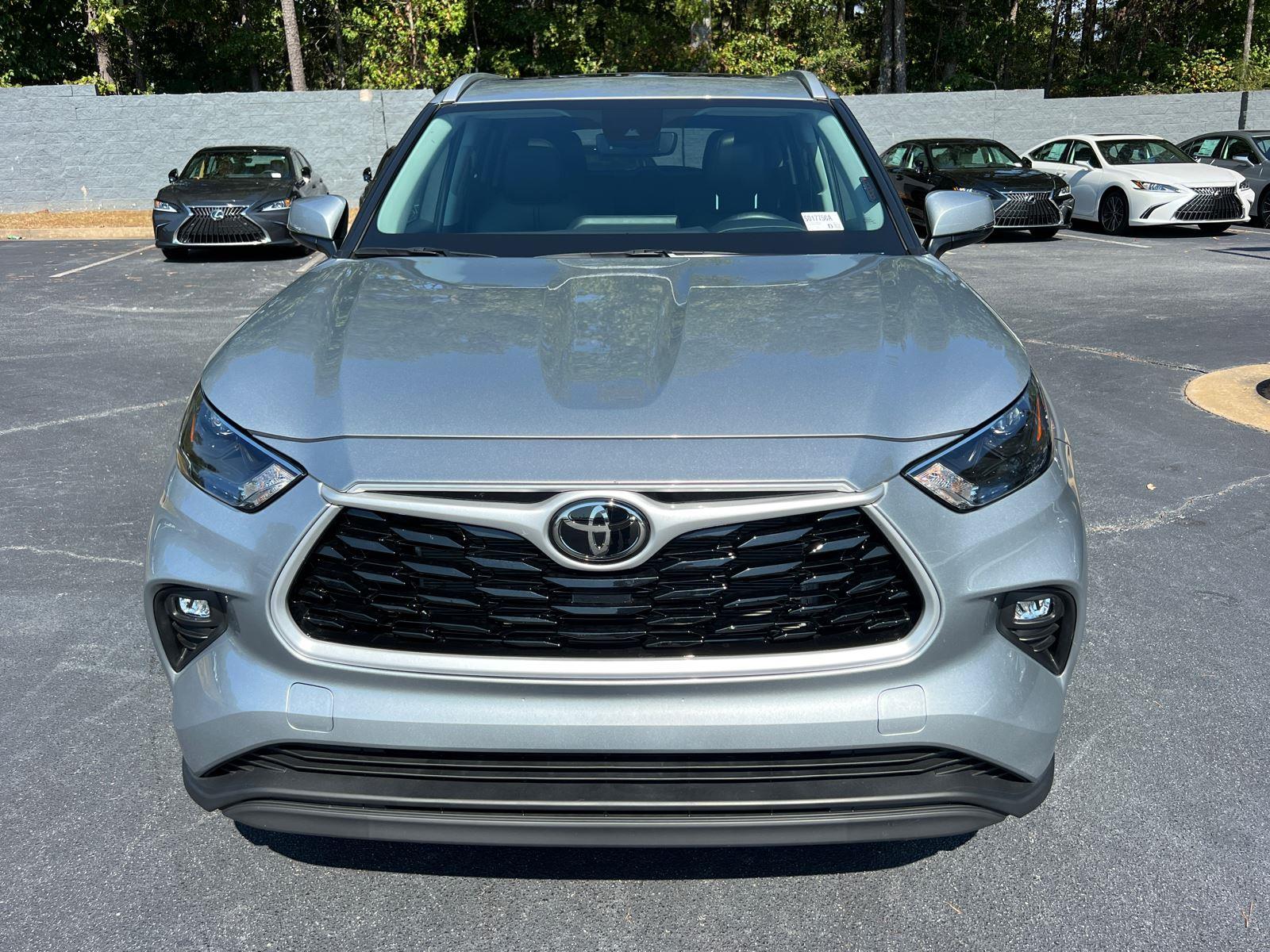 2023 Toyota Highlander XLE photo 3