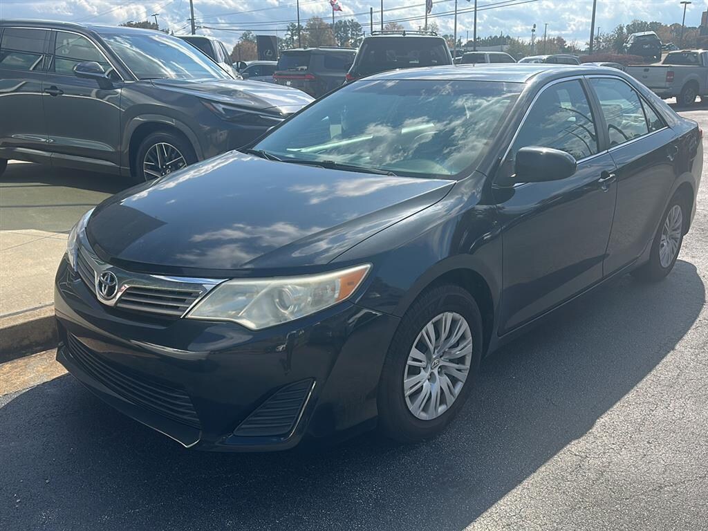 Used 2012 Toyota Camry SE Sedan