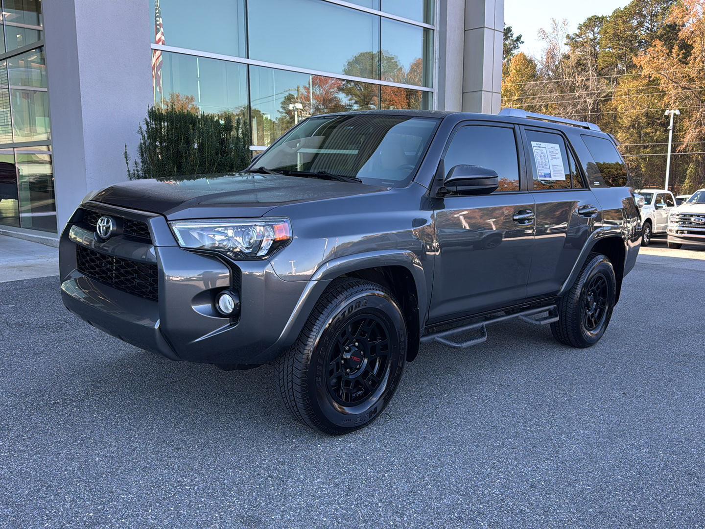 2016 Toyota 4Runner SR5 photo 2