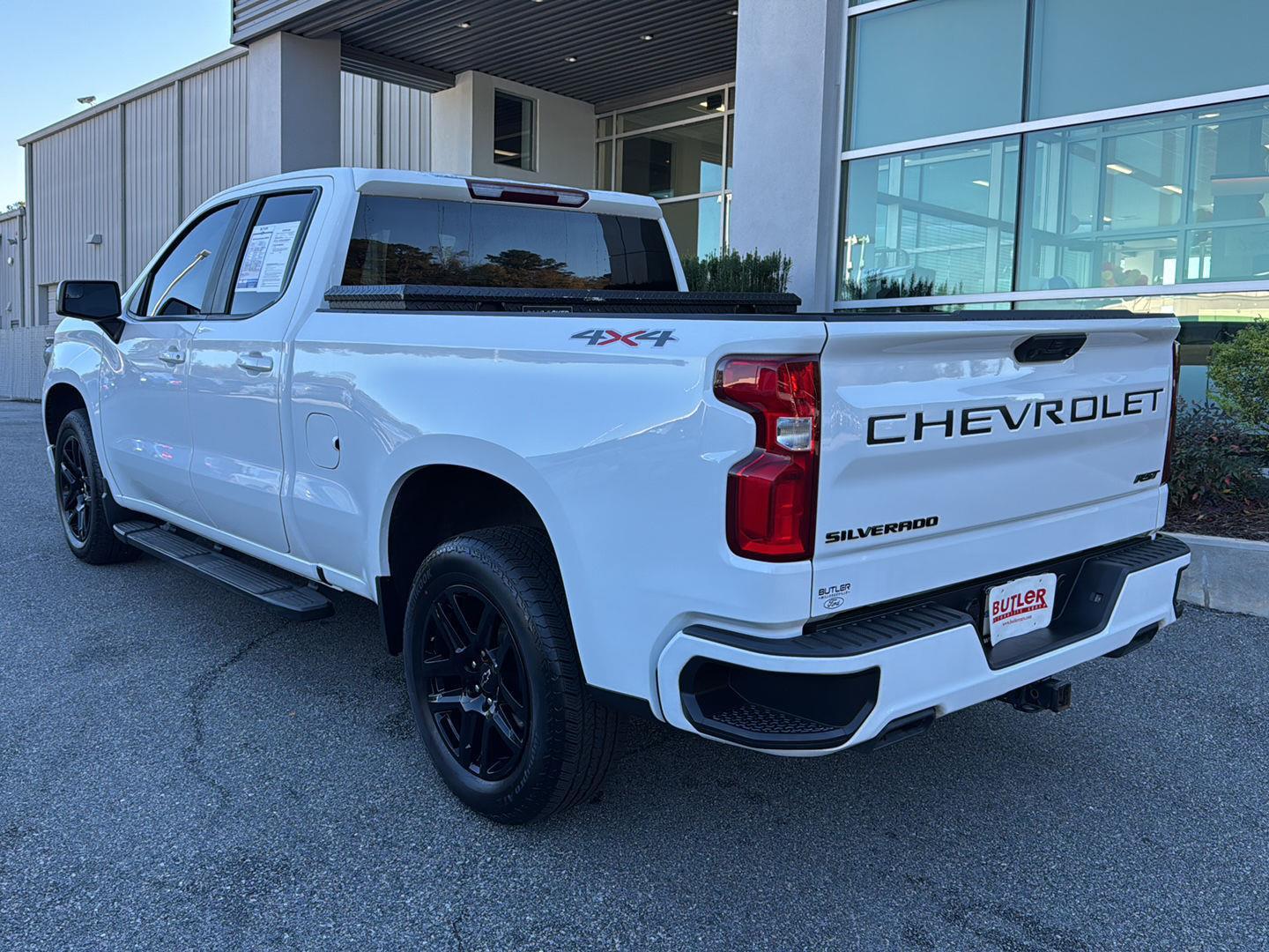 2023 Chevrolet Silverado 1500 RST photo 3