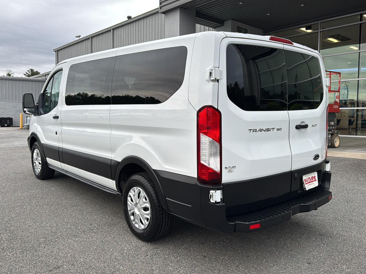 2019 Ford Transit Passenger XLT photo 3
