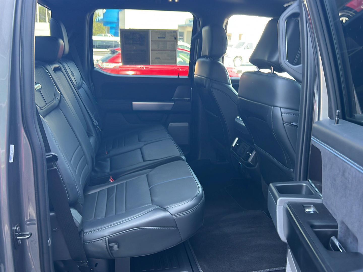 2024 Ford F-150 Platinum - Photo 13