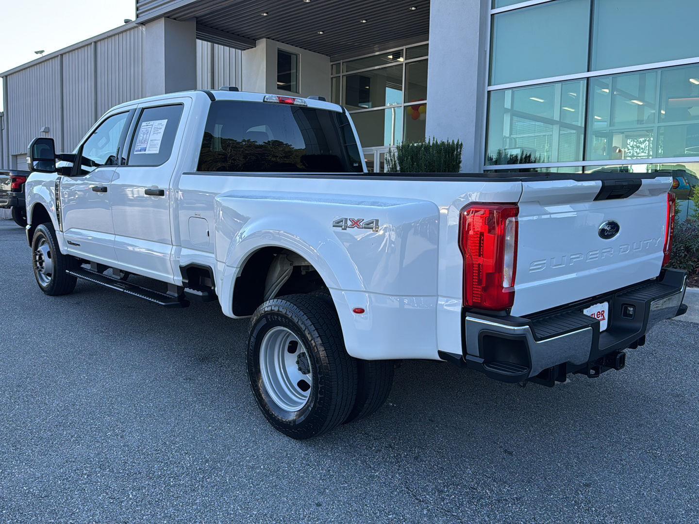 2024 Ford F-350 XLT photo 3