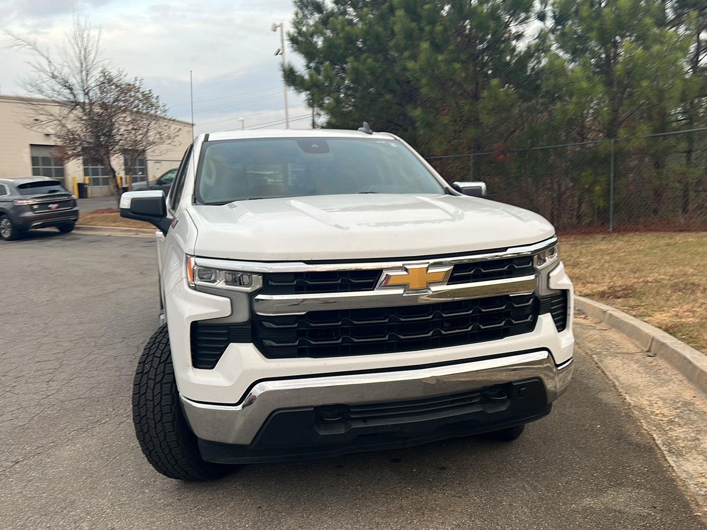 2023 Chevrolet Silverado 1500 photo 3