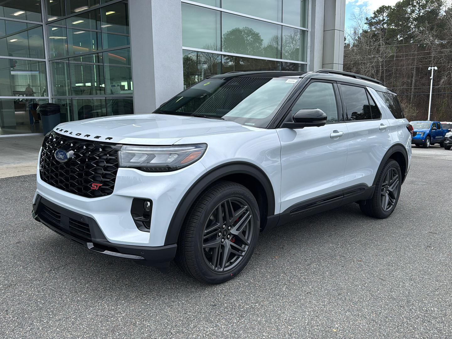 2026 Ford Explorer ST's photo