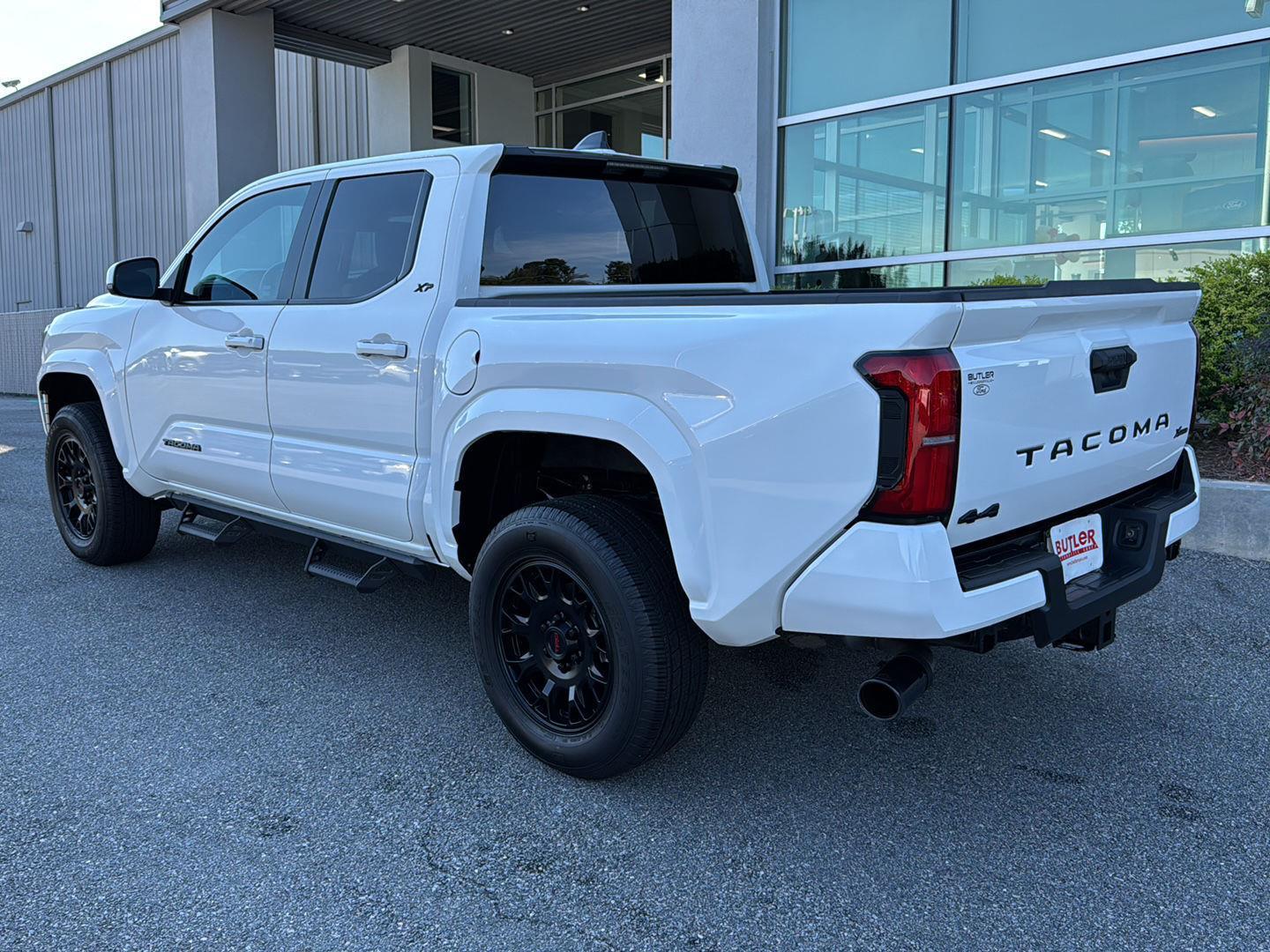 2024 Toyota Tacoma SR5 photo 3