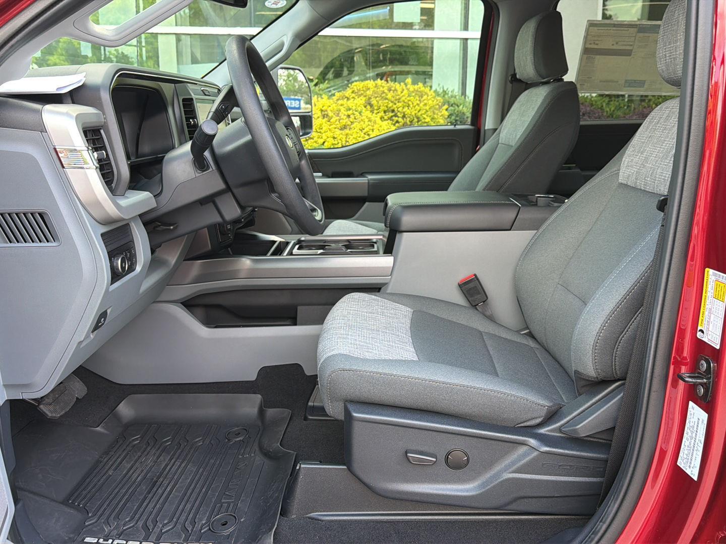 2026 Ford F-250 Super Duty XLT - Photo 13