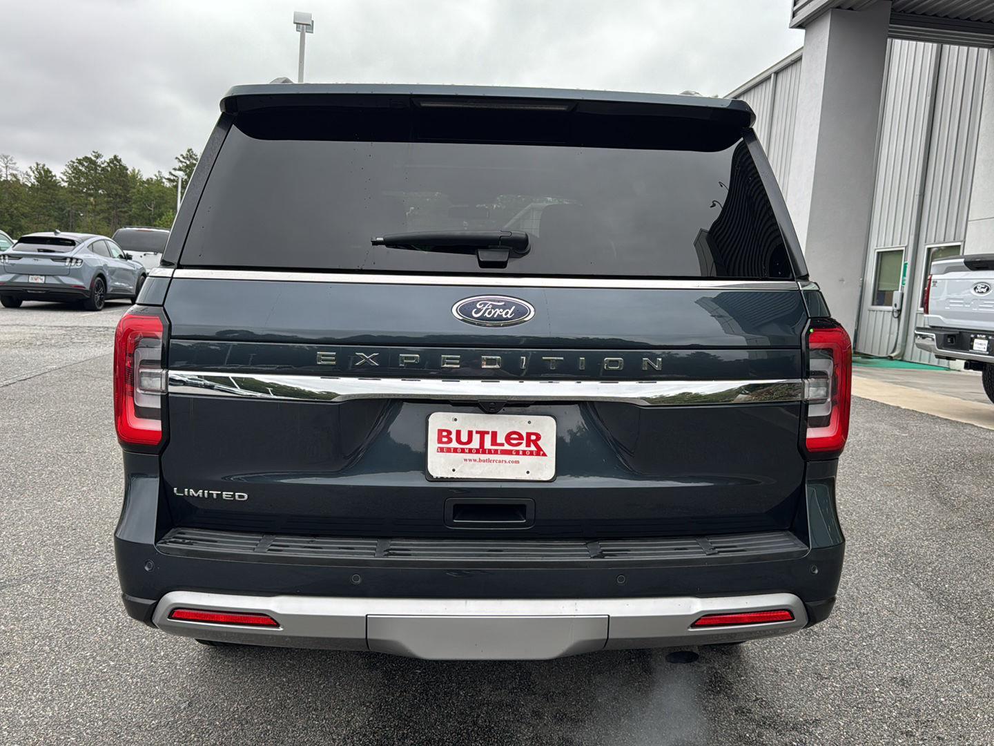 2023 Ford Expedition Limited photo 2