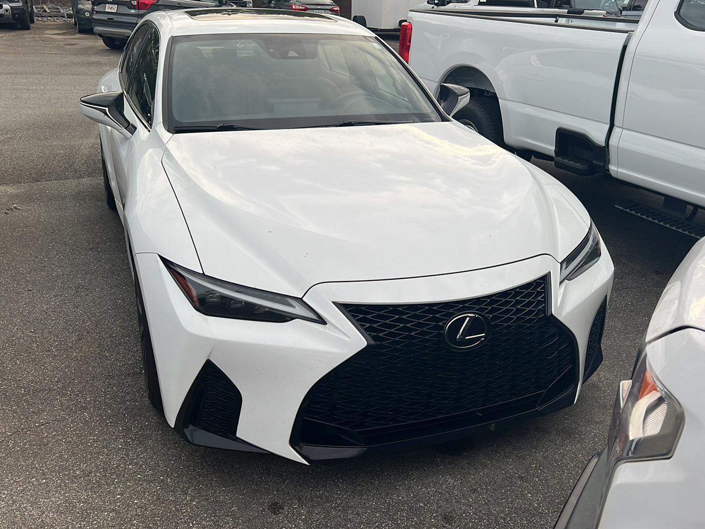 2023 Lexus IS 350 F SPORT photo 3