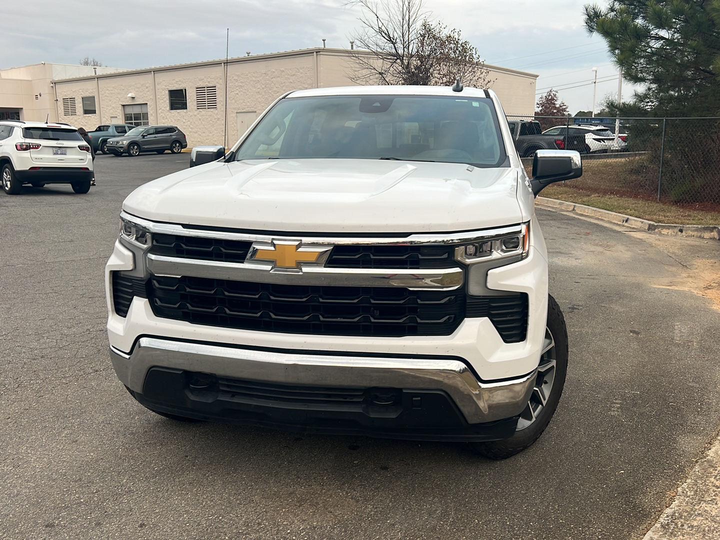 2023 Chevrolet Silverado 1500 photo 2