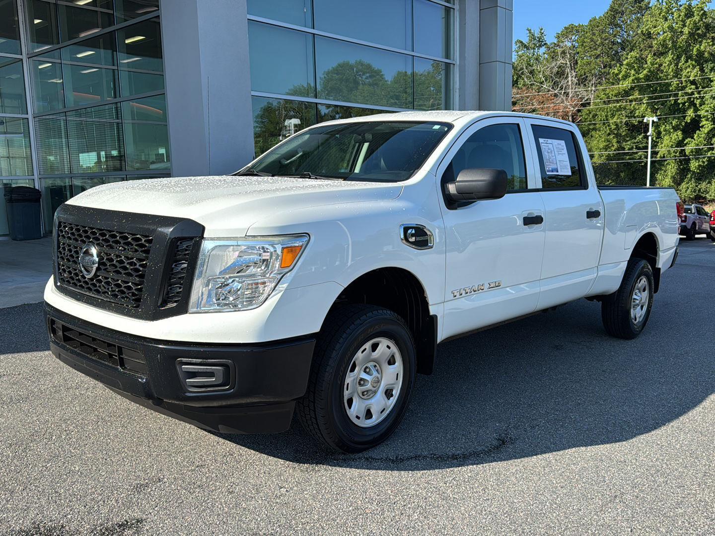 2017 Nissan Titan S photo 2