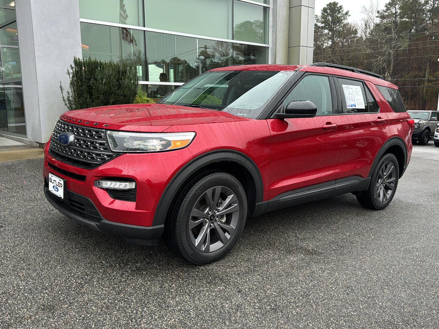 2022 Ford Explorer XLT photo 2