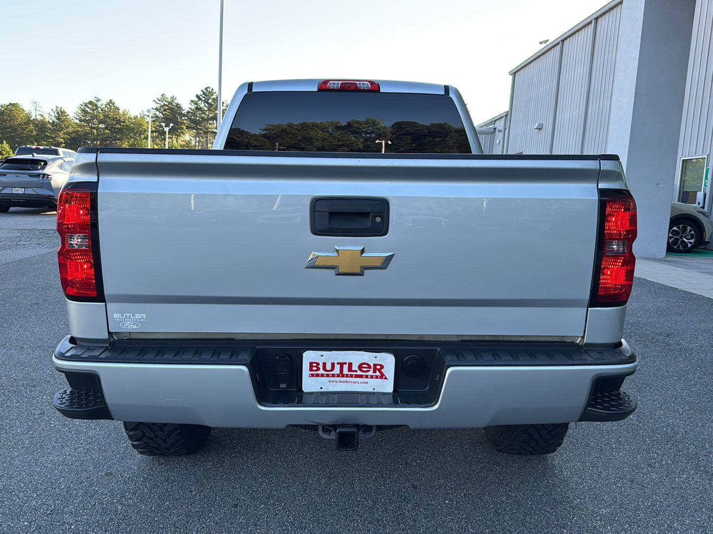 2017 Chevrolet Silverado 1500 LT photo 4