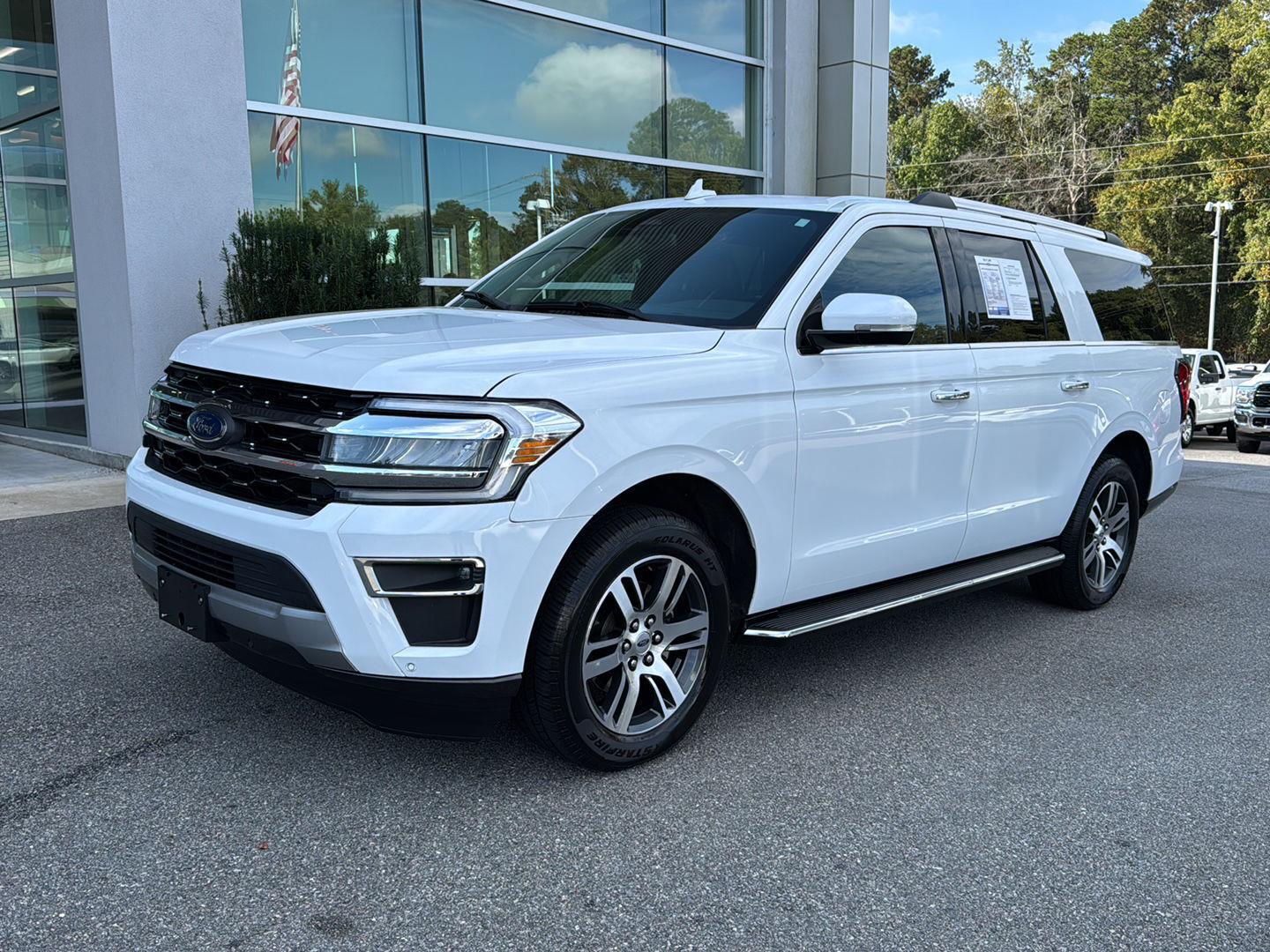 2023 Ford Expedition MAX Limited photo 2