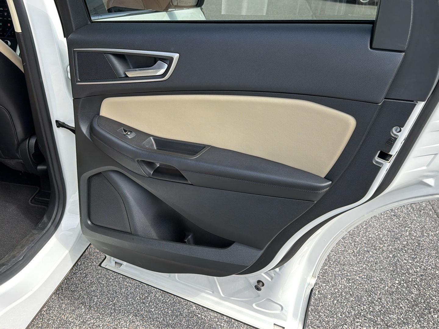 2022 Ford Edge SEL - Photo 15