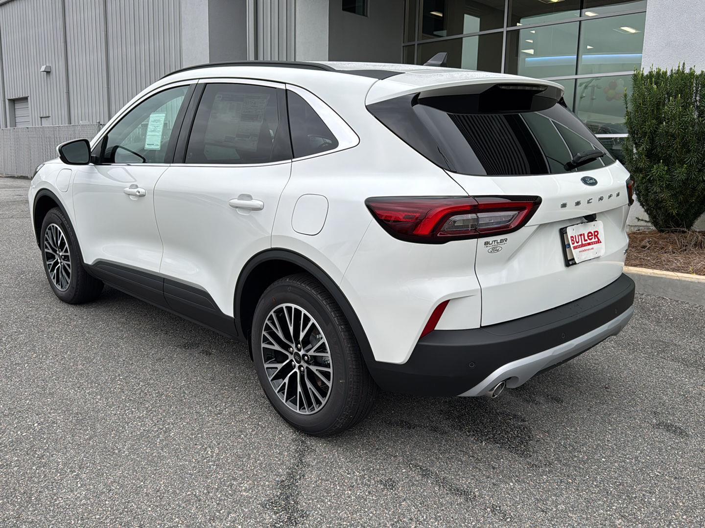 2025 Ford Escape photo 3