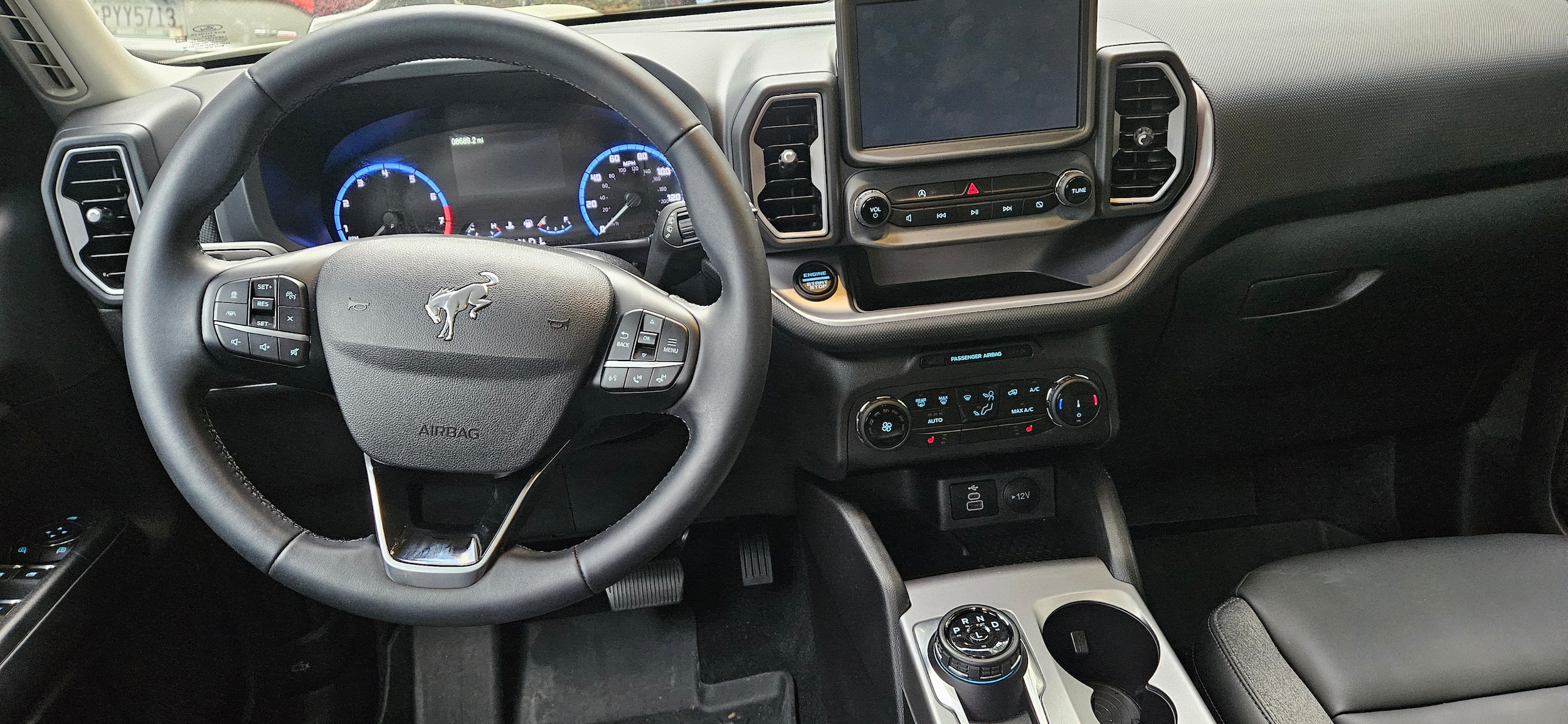 ford%20bronco%20better%20amenities%20than%20Jeep.jpg