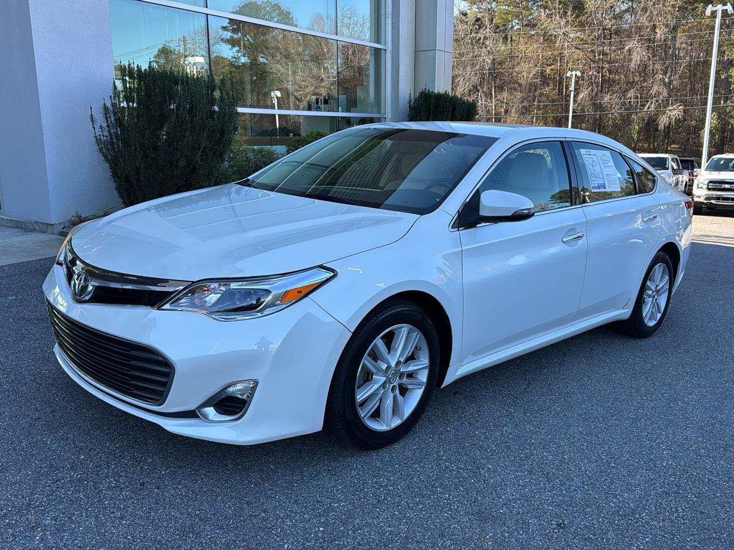 2015 Toyota Avalon XLE's photo