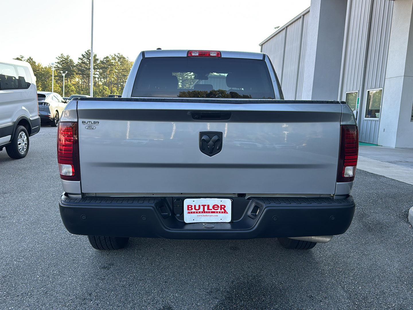 2024 Ram 1500 Classic SLT photo 4