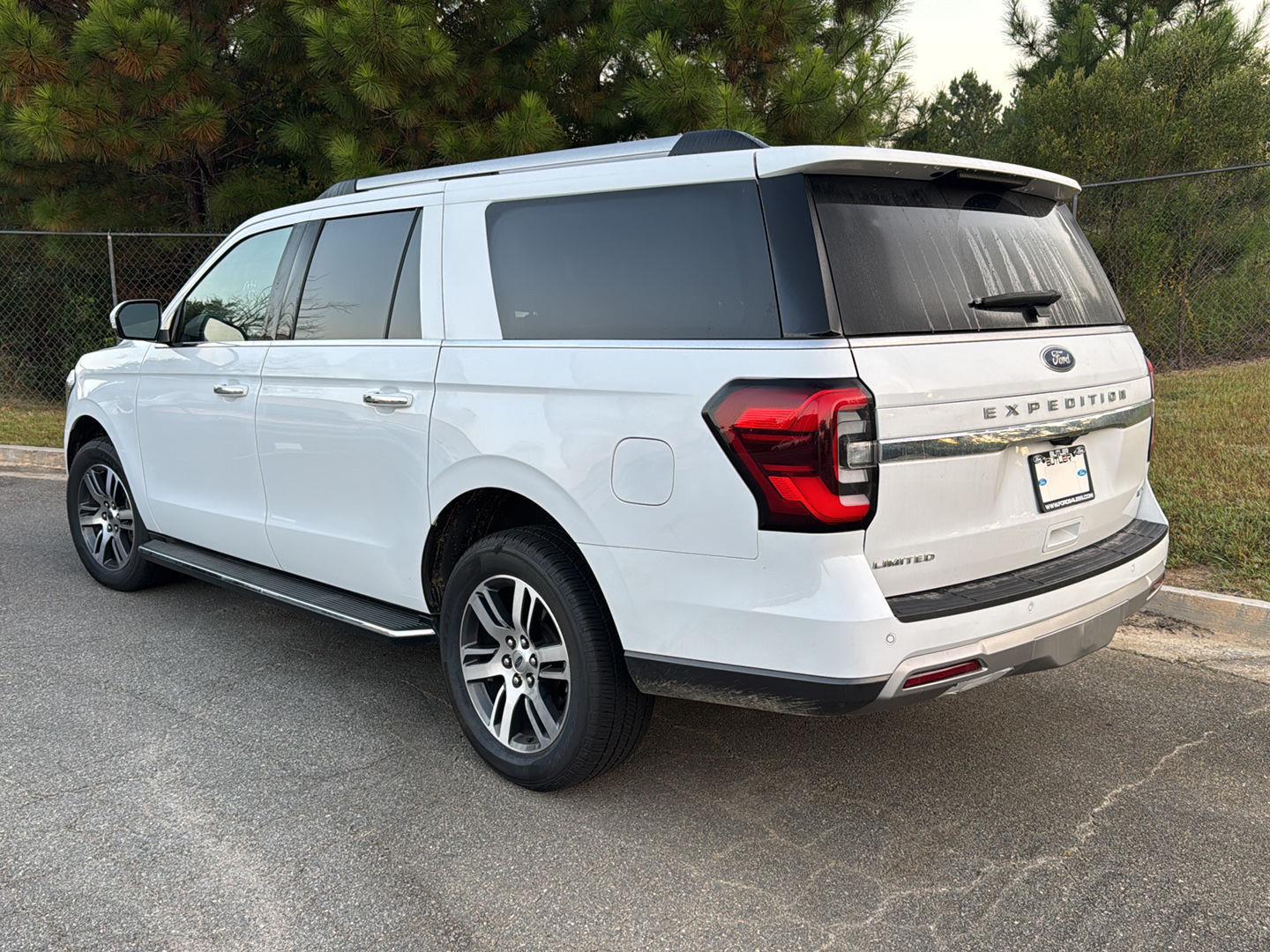2023 Ford Expedition MAX Limited photo 2