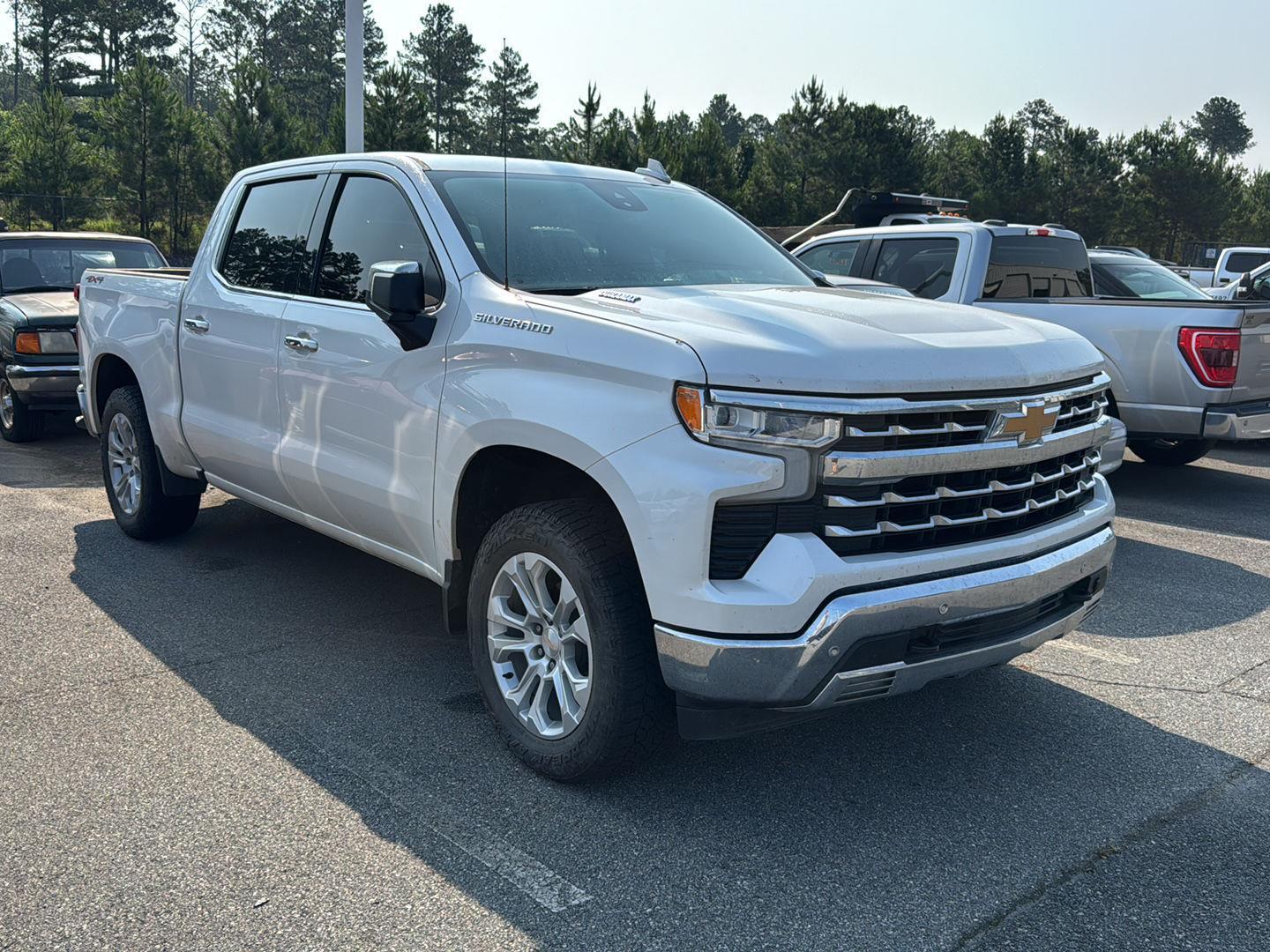 2022 Chevrolet Silverado 1500 LTZ photo 3