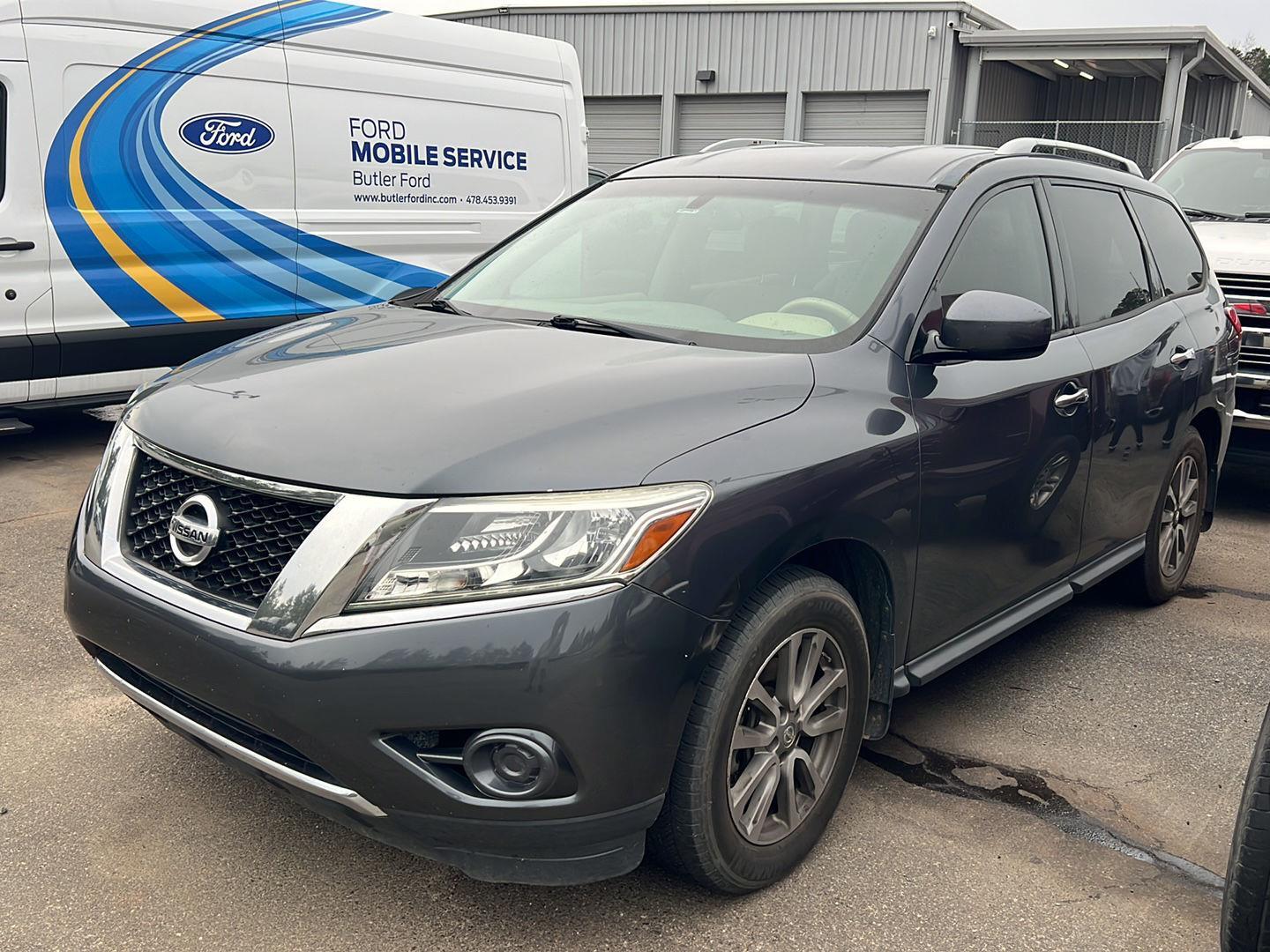 2014 Nissan Pathfinder SV's photo