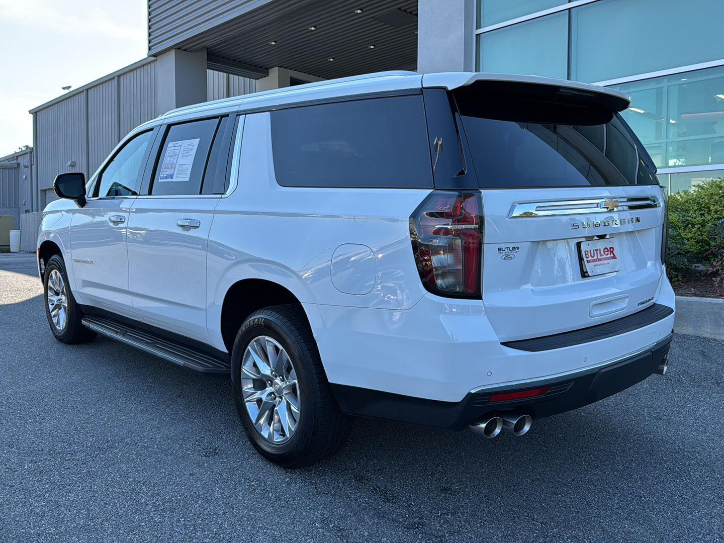 2024 Chevrolet Suburban Premier photo 3