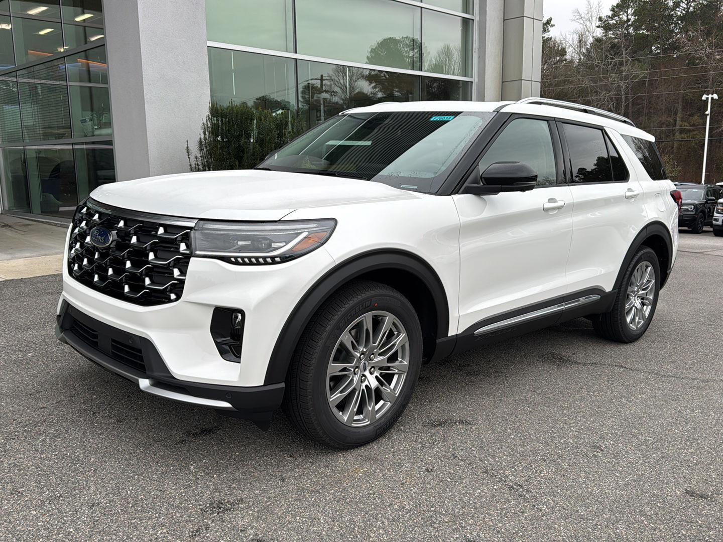 2026 Ford Explorer Platinum's photo