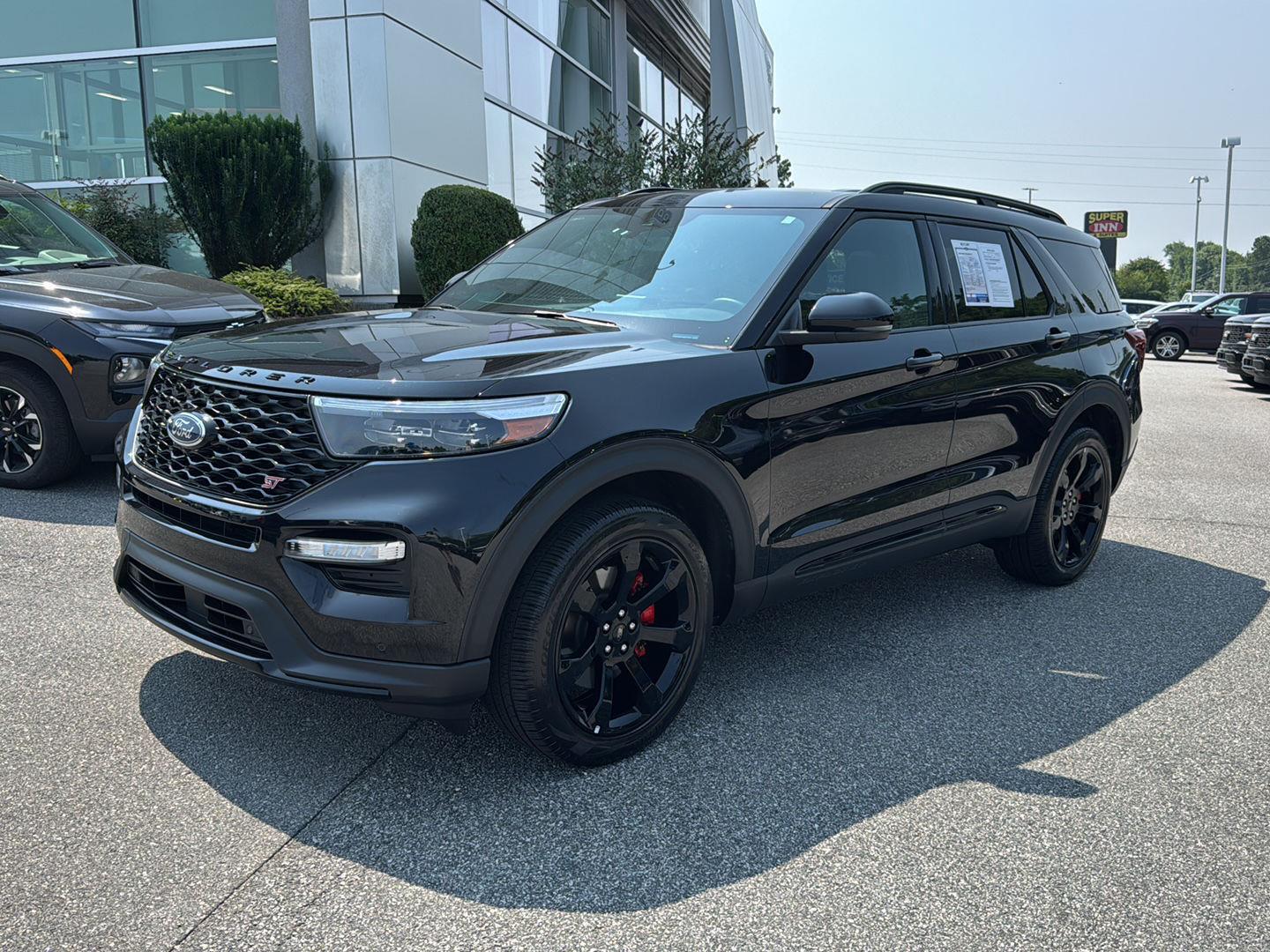 2024 Ford Explorer ST photo 2