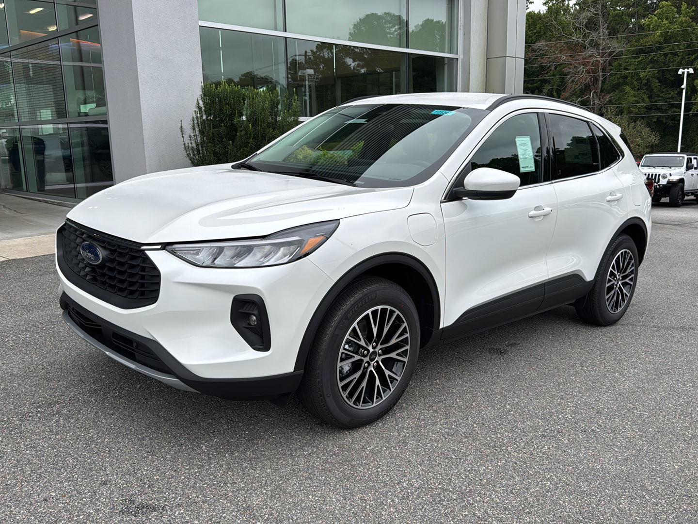 2025 Ford Escape photo 2