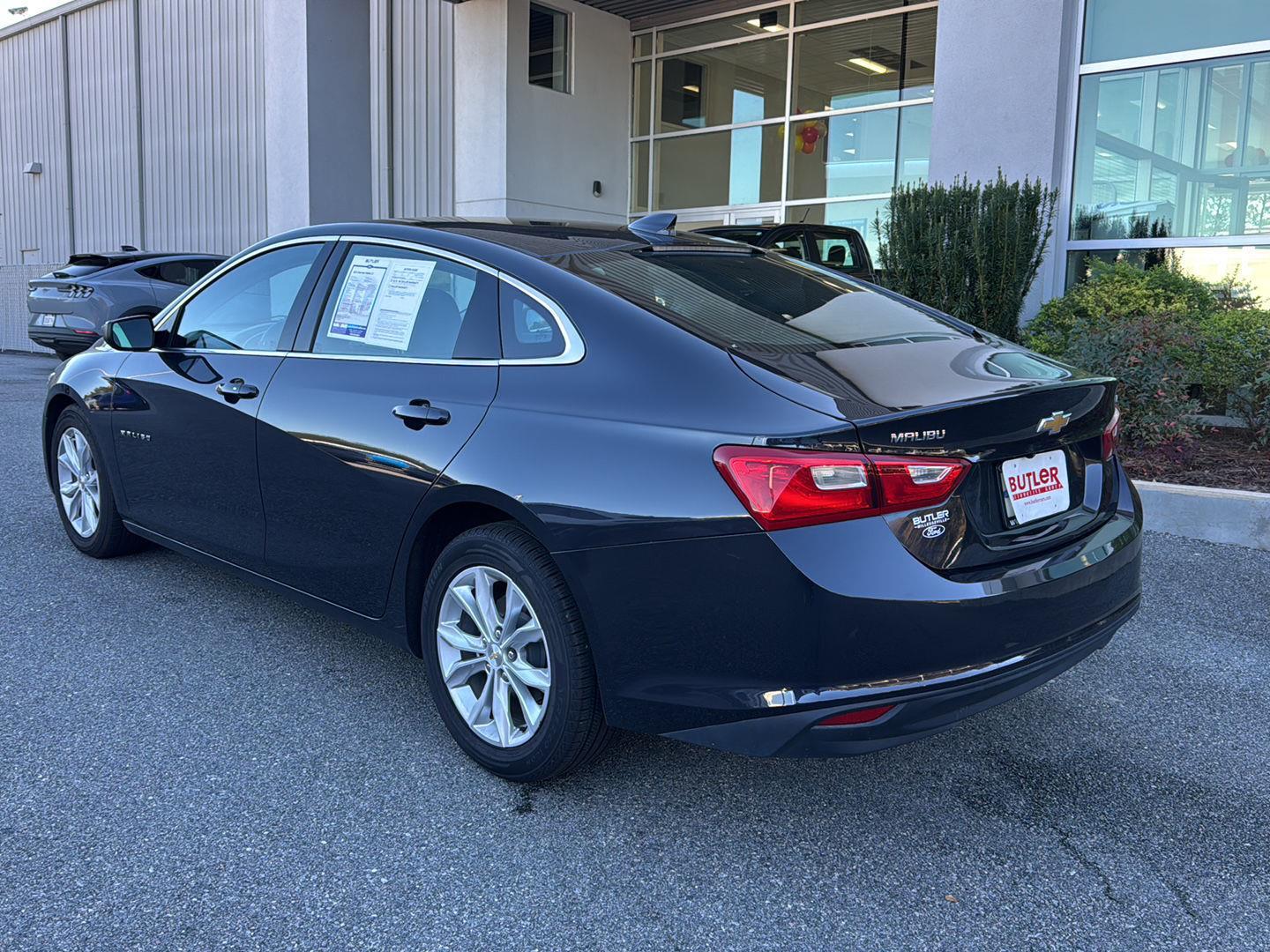 2023 Chevrolet Malibu 1LT photo 2