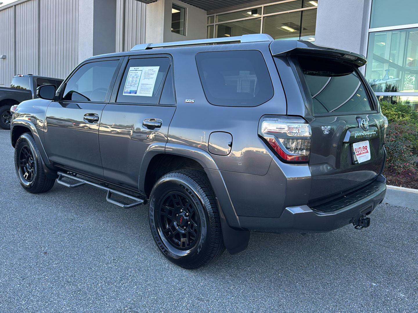 2016 Toyota 4Runner SR5 photo 3