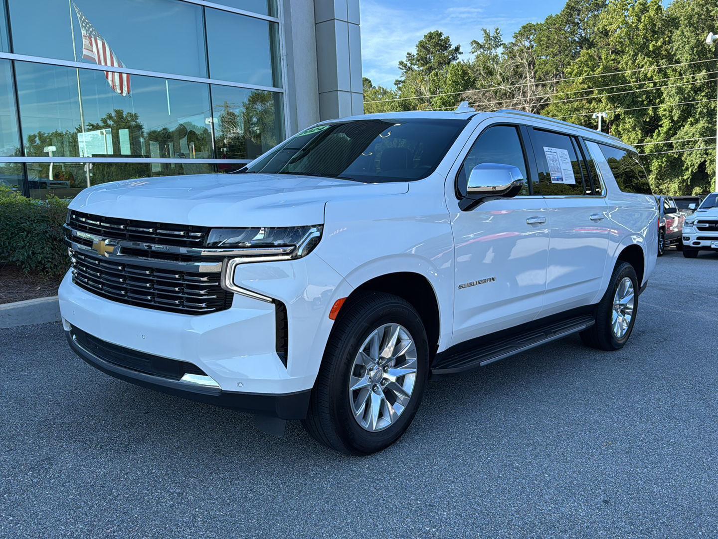 2024 Chevrolet Suburban Premier photo 2