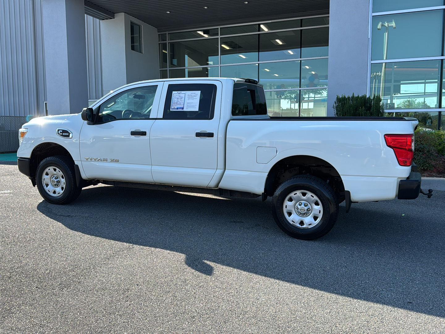 2017 Nissan Titan S photo 3