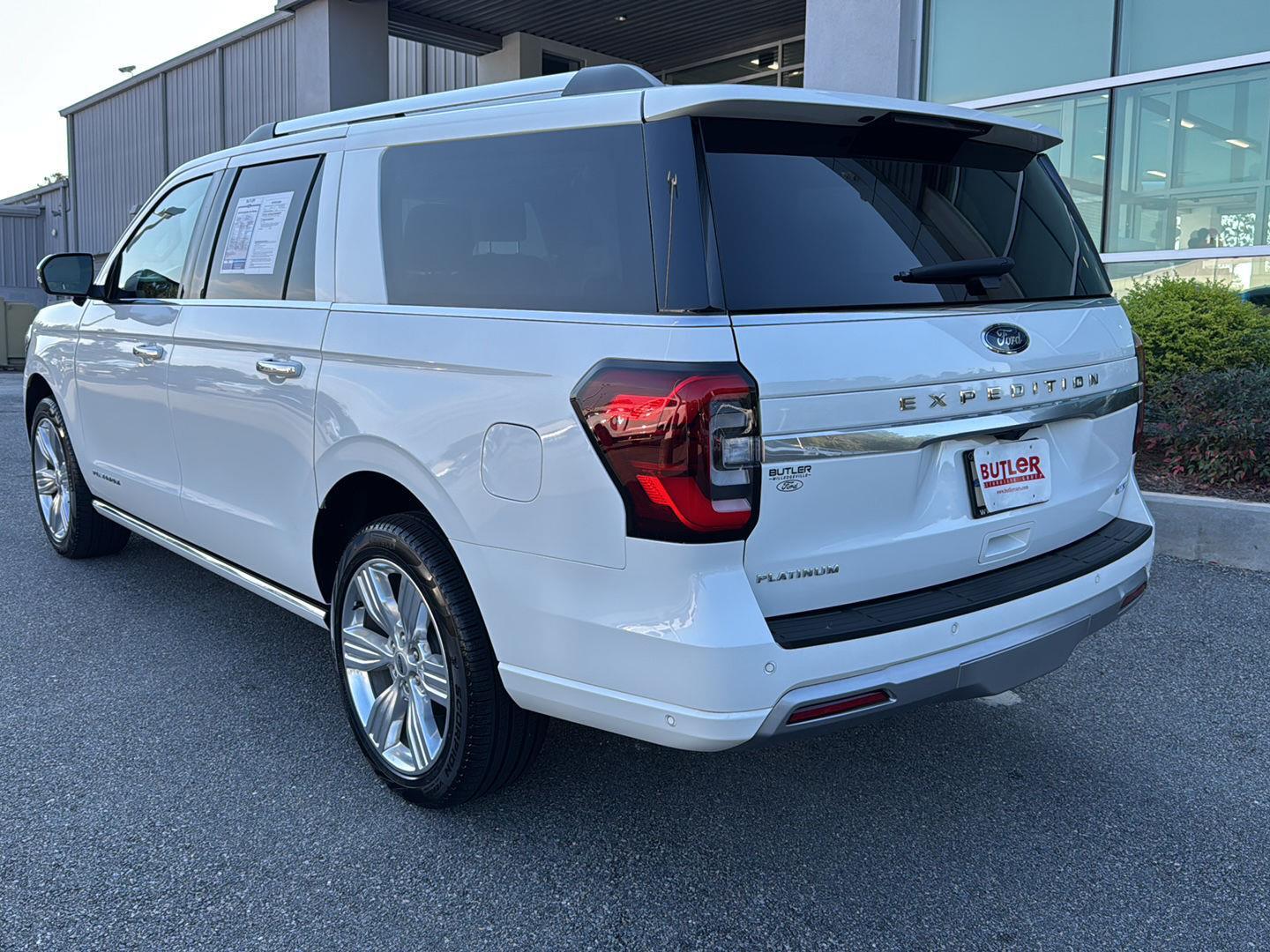2024 Ford Expedition MAX Platinum photo 2
