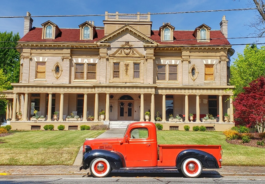 macon-architecture-sights-866x602.jpeg
