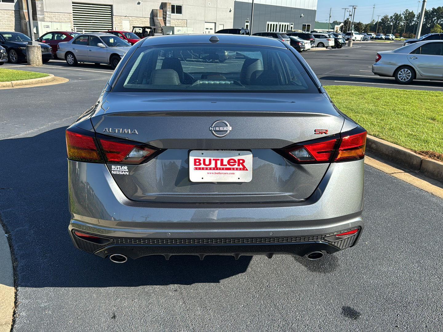 2025 Nissan Altima SR photo 3