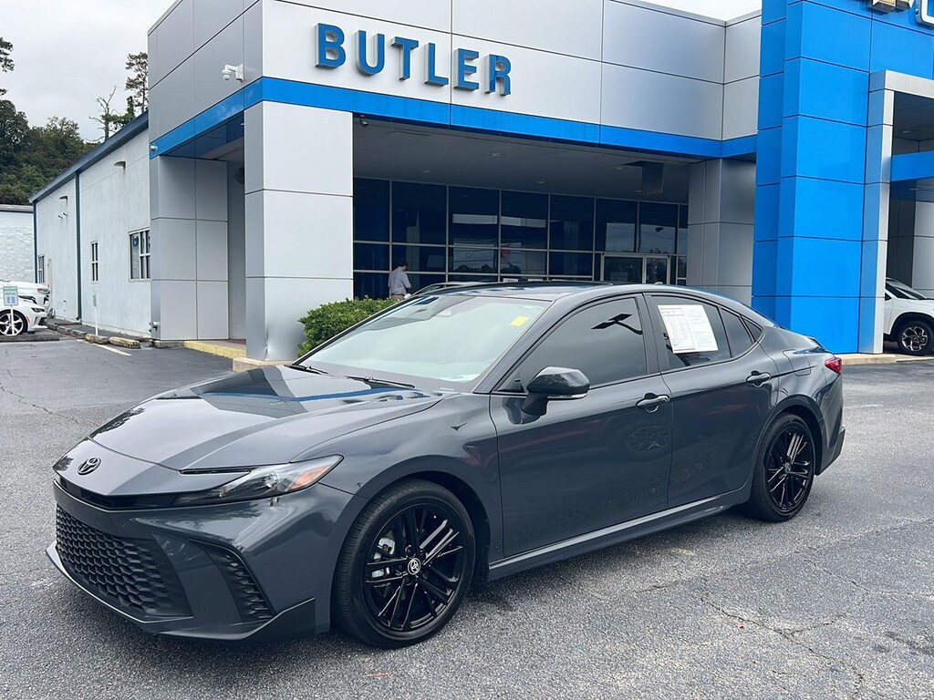 Used 2025 Toyota Camry SE Sedan