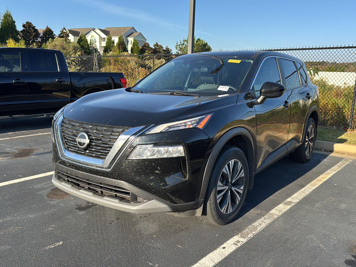 2022 Nissan Rogue SV photo 2