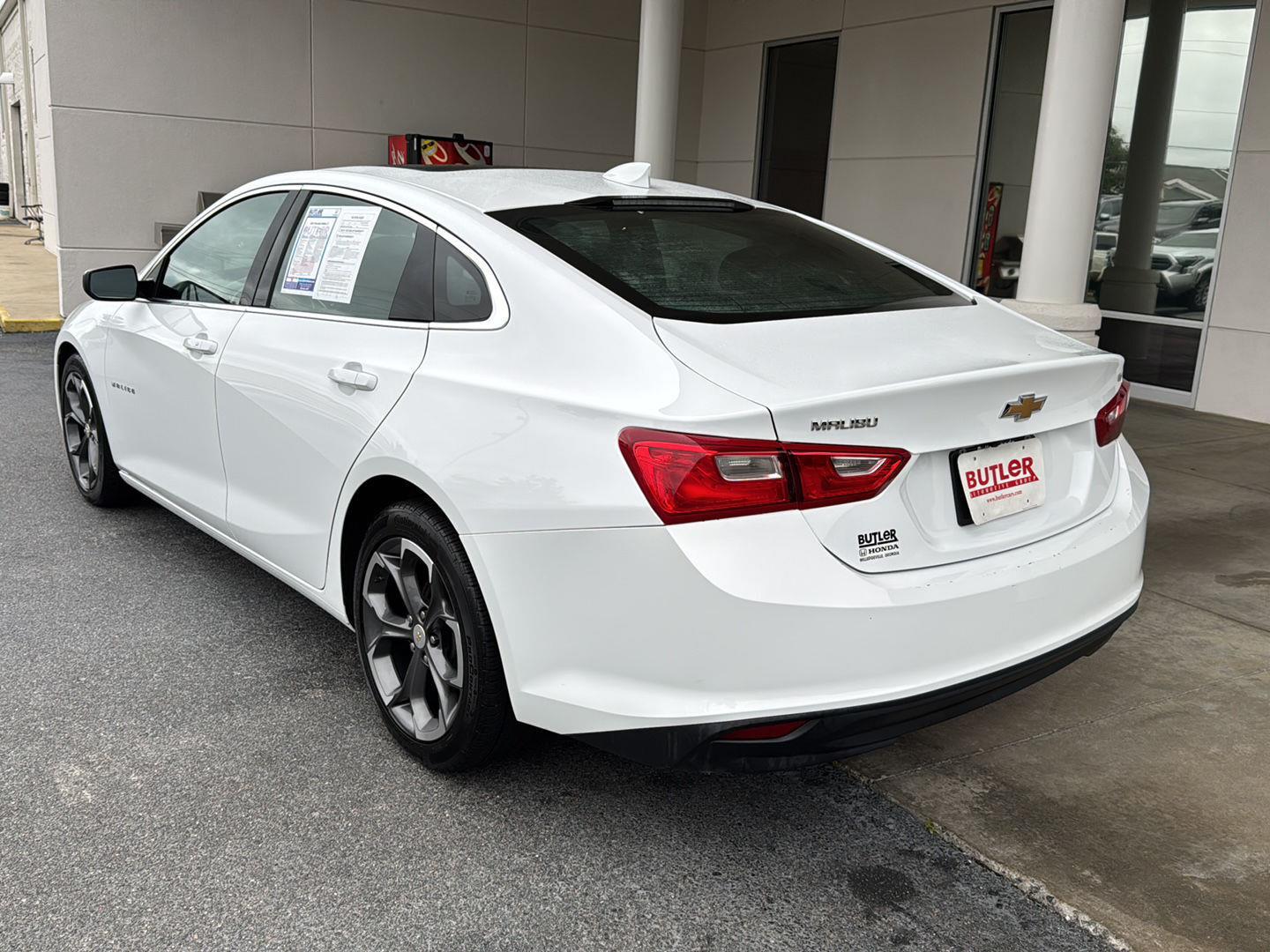 2023 Chevrolet Malibu 1LT photo 2