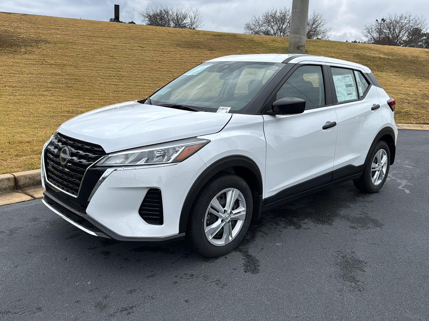 2025 Nissan KICKS PLAY Base