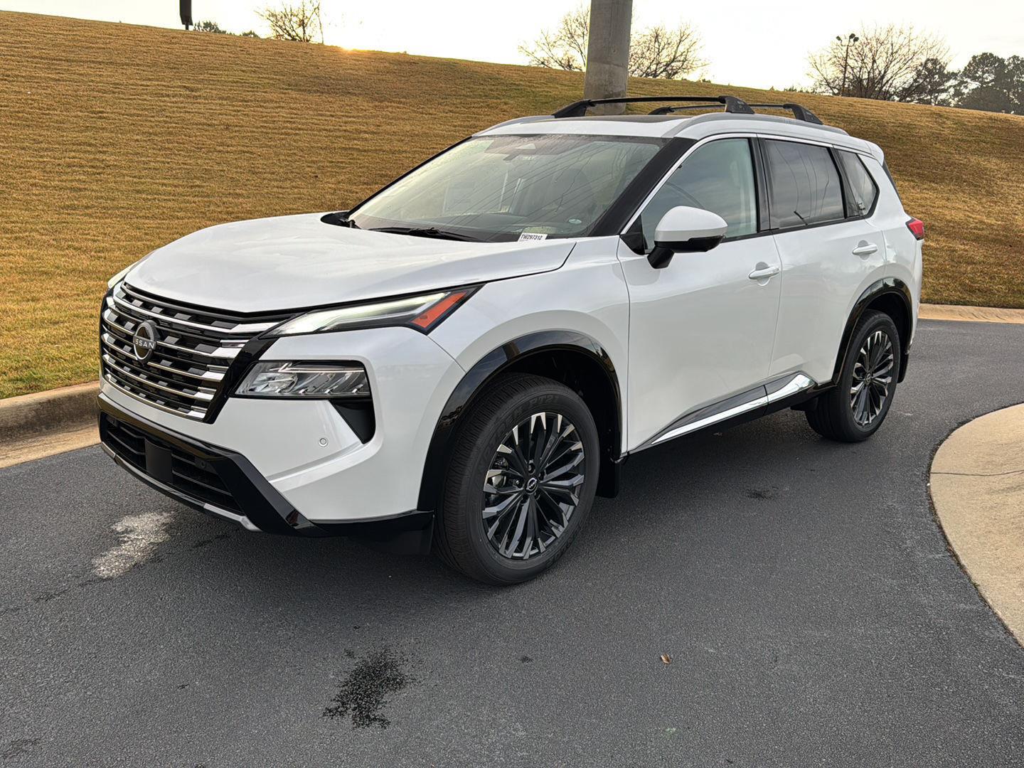 2026 Nissan Rogue Platinum's photo